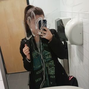 Meet your Posher, Cassandra